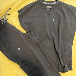 NWOT Fabletics Onyx Scrub Set
